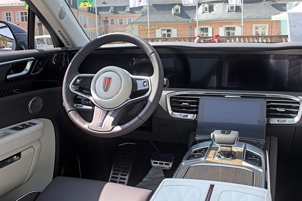 Hongqi HS9 kapak