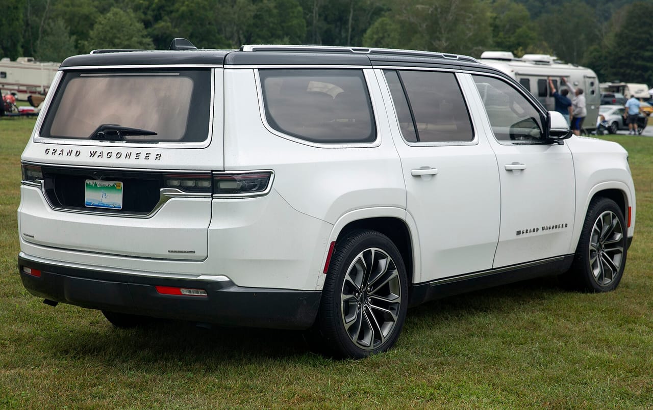 Jeep Grand Wagoneer L kapak