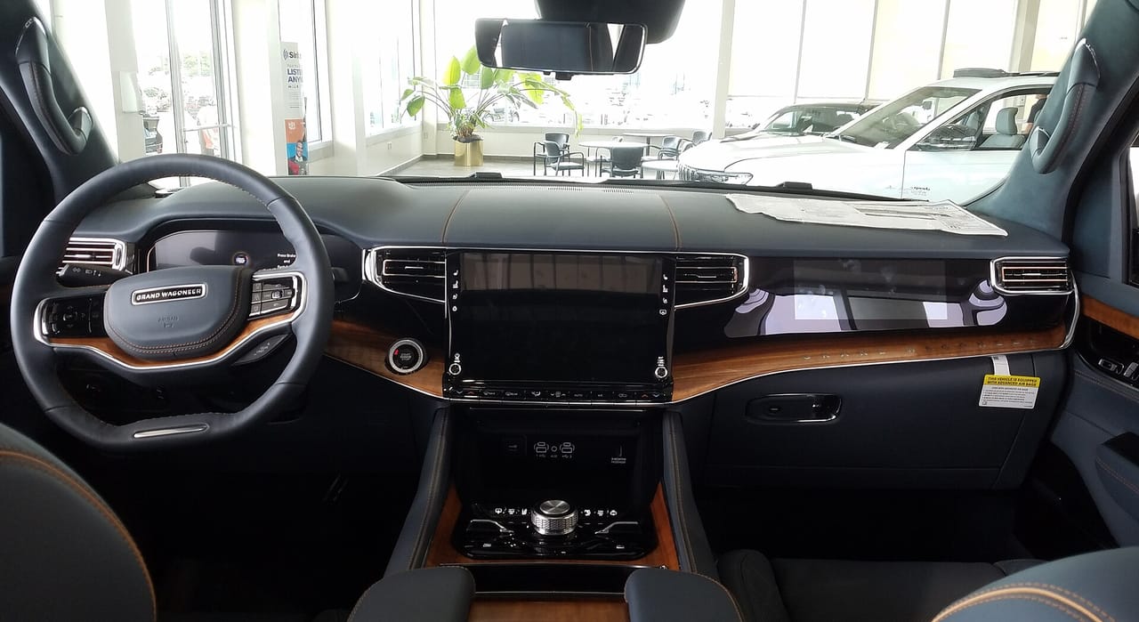 Jeep Grand Wagoneer L galeri 2
