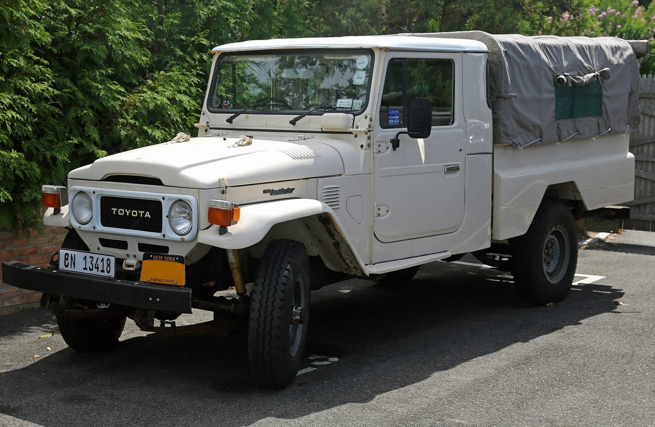 Toyota Land Cruiser 300 galeri 1